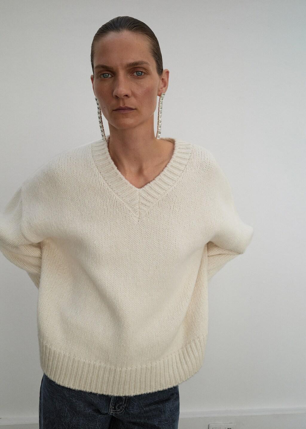 Beige V-Neck Wool Sweater, 0201_05, large image number 3