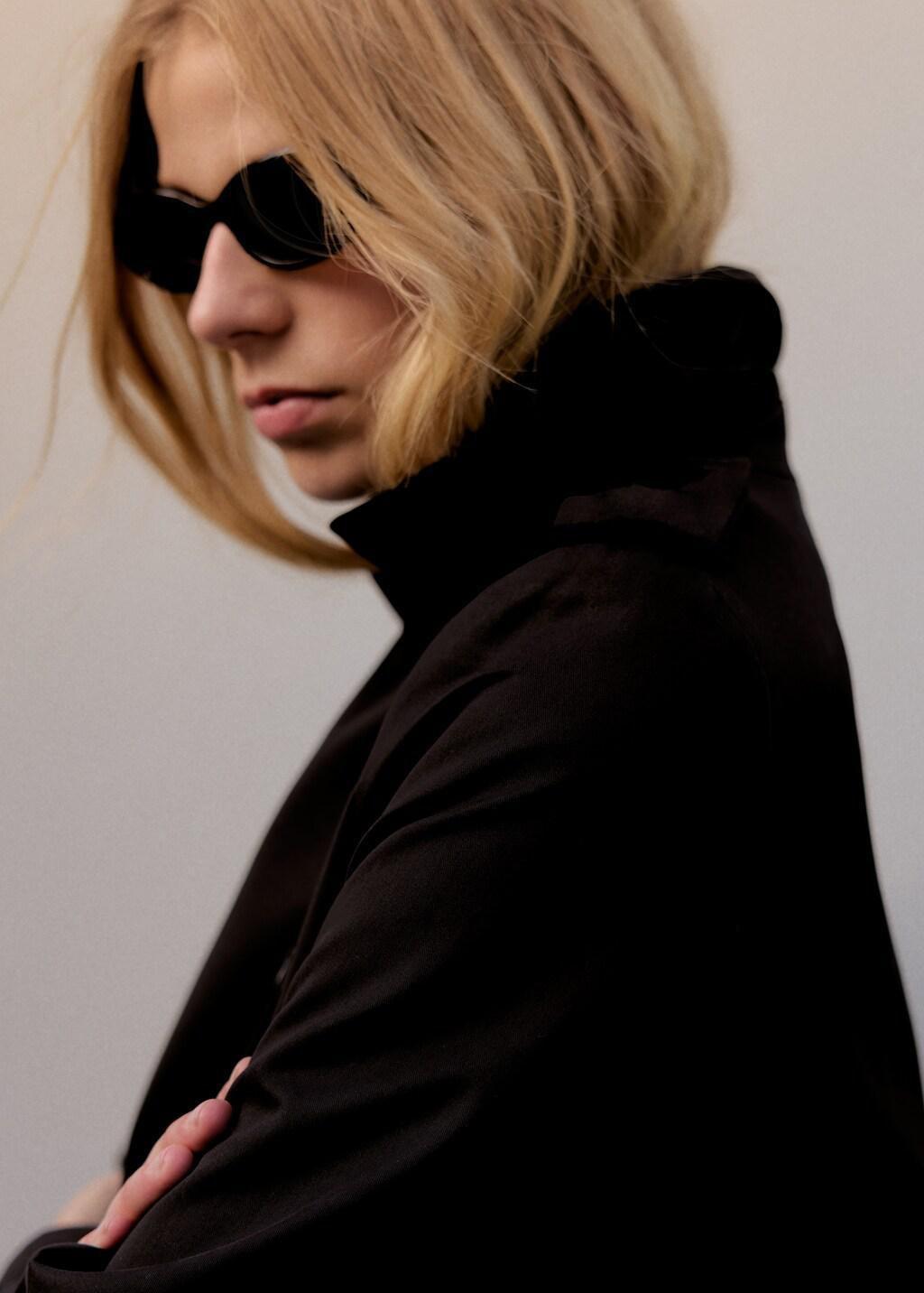 Black Oval-Frame Sunglasses, Black, medium