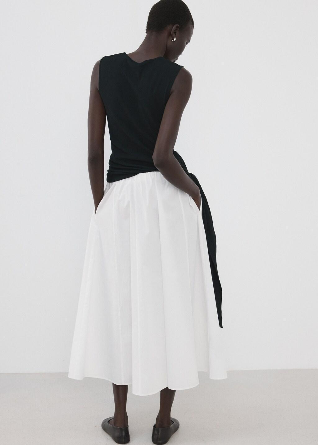 WHITE, White, medium