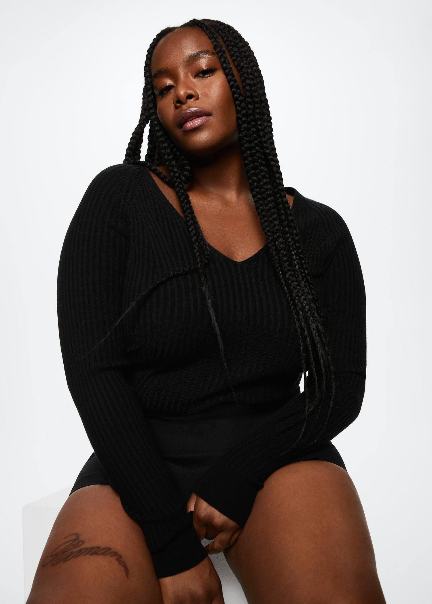 black V-neck ribbed knit sweater, , large image number 3