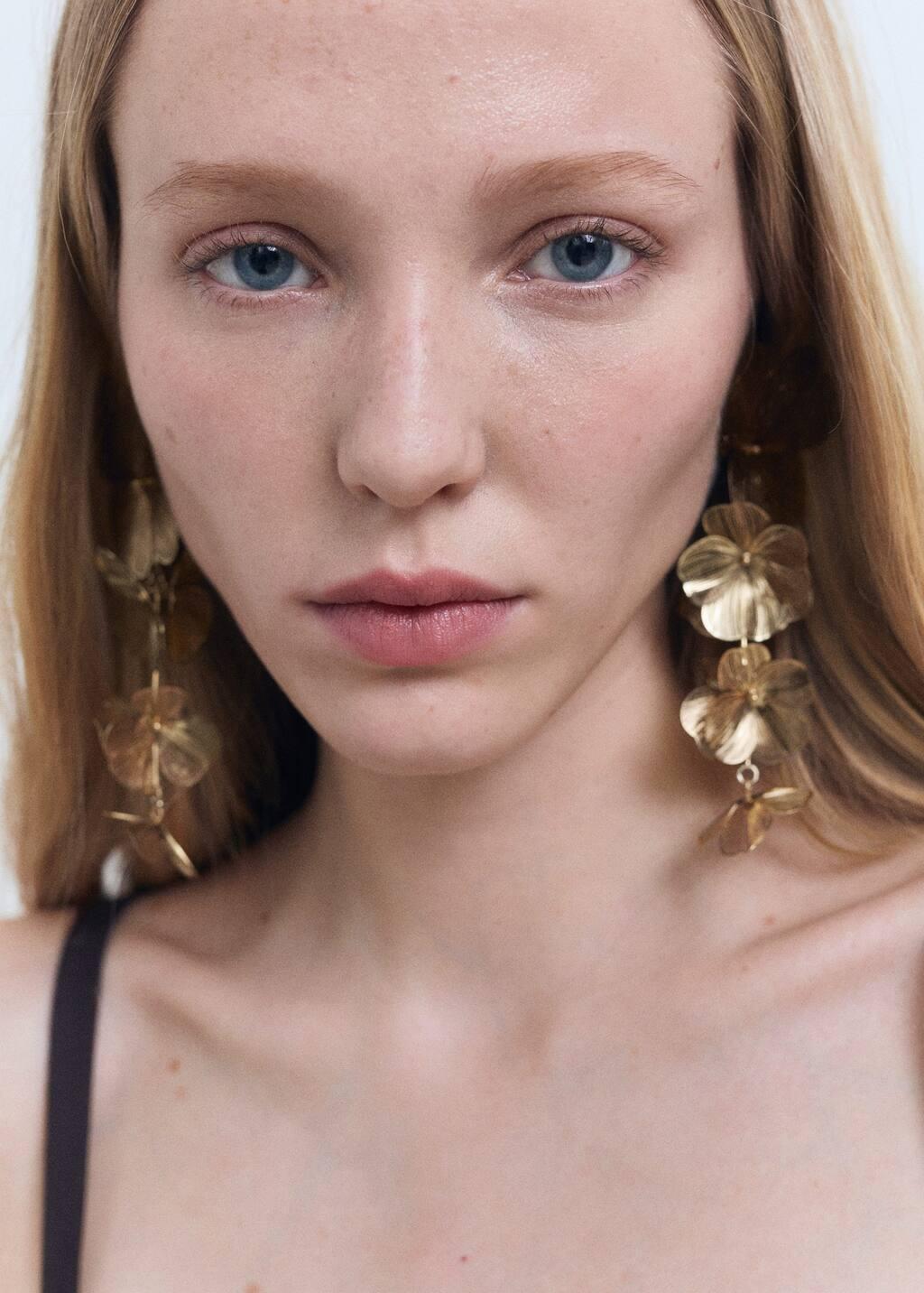 GOLD Hanging floral earrings, Gold, large image number 2