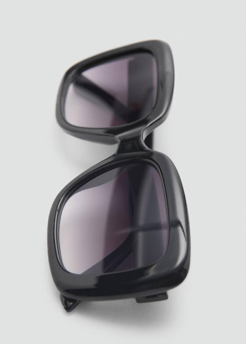 Black Resin Frame Sunglasses, Black, large image number 3