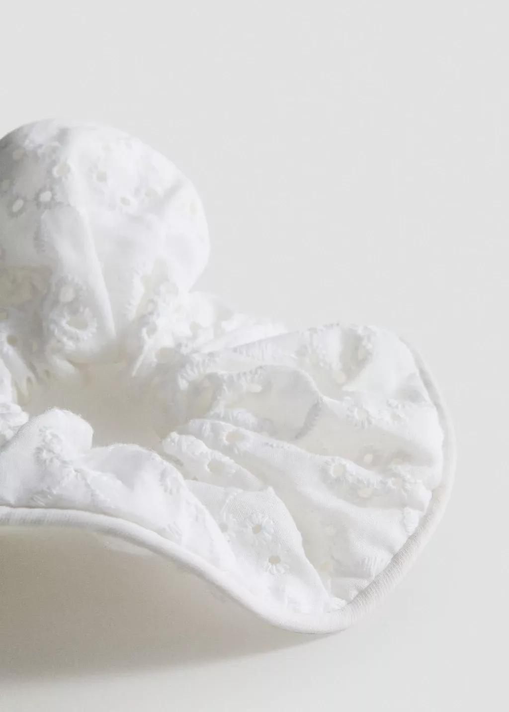 White Floral Scrunchie With Openwork Details, White, large image number 0