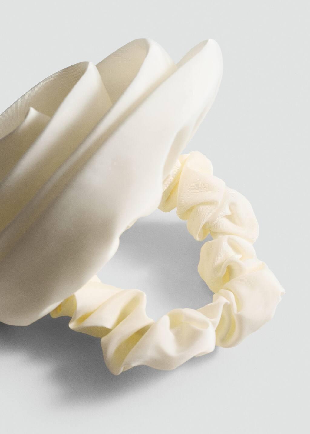 Beige Maxi-Flower Scrunchie, Light Beige, large image number 0