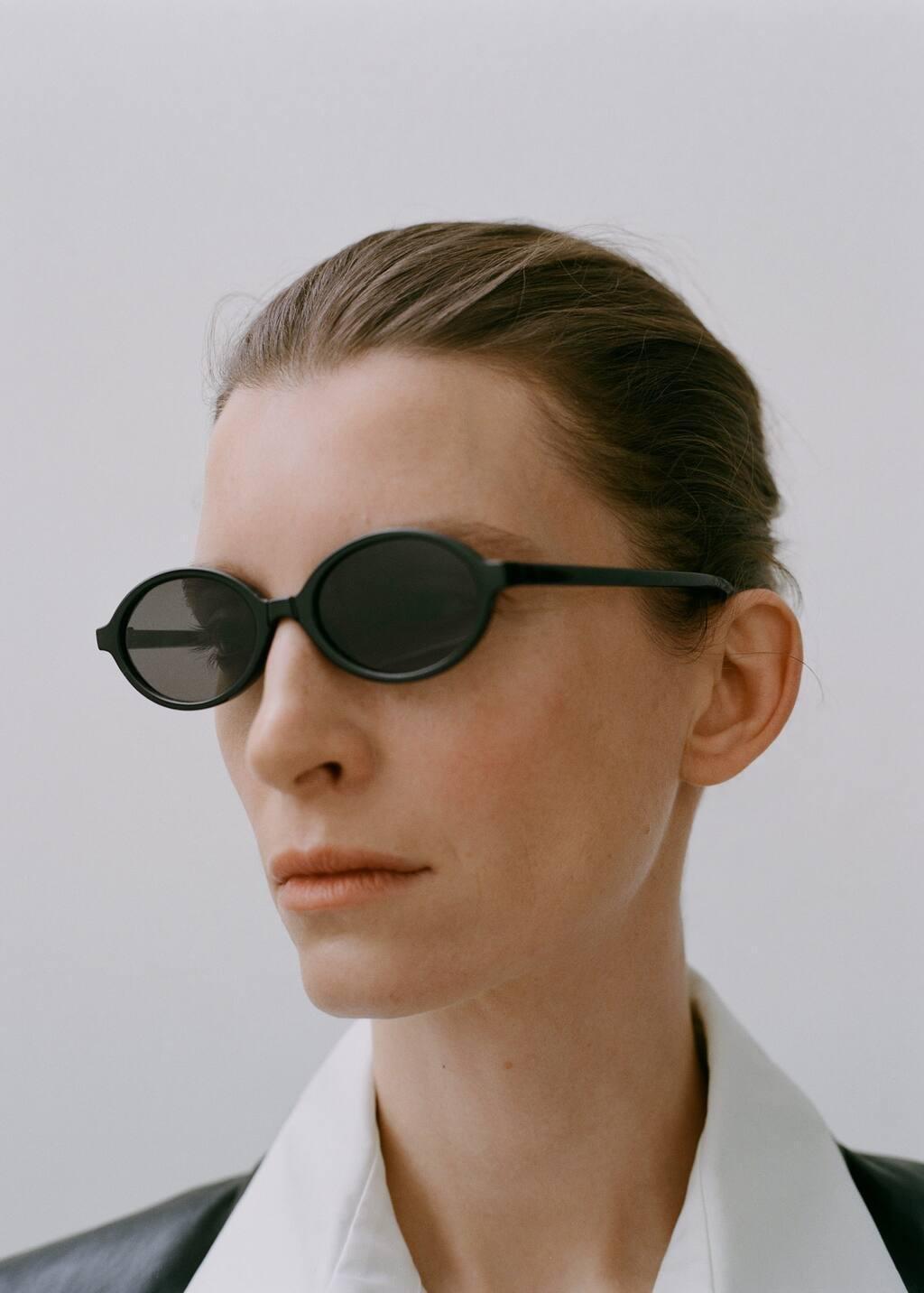 Black Oval Sunglasses, Black, large image number 4