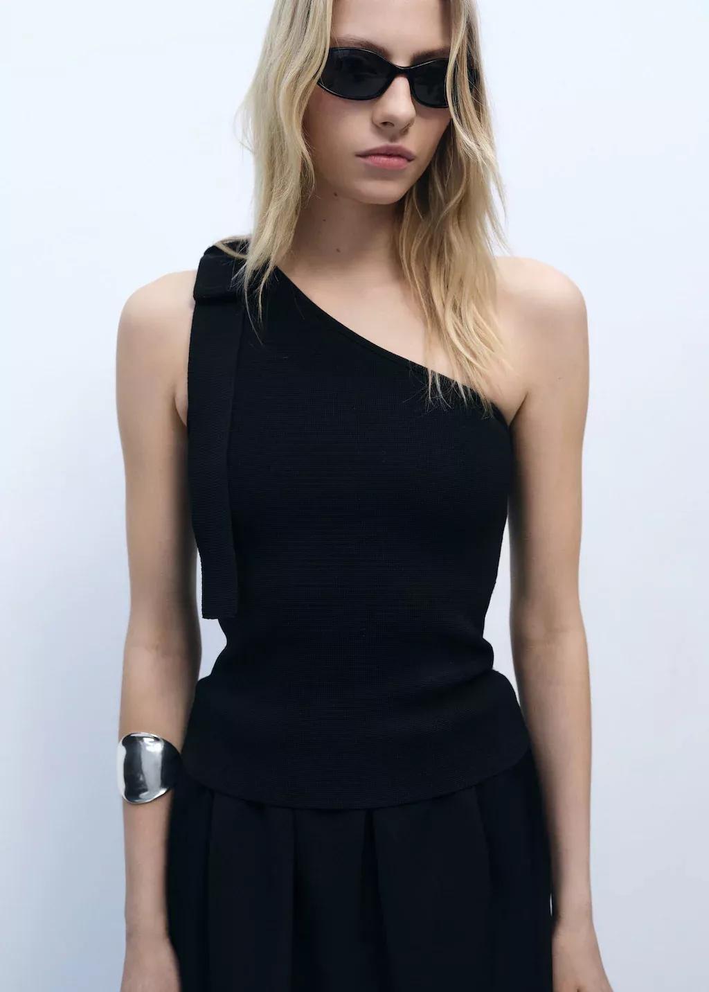Black Asymmetrical Knitted Top With Bow, , large image number 0
