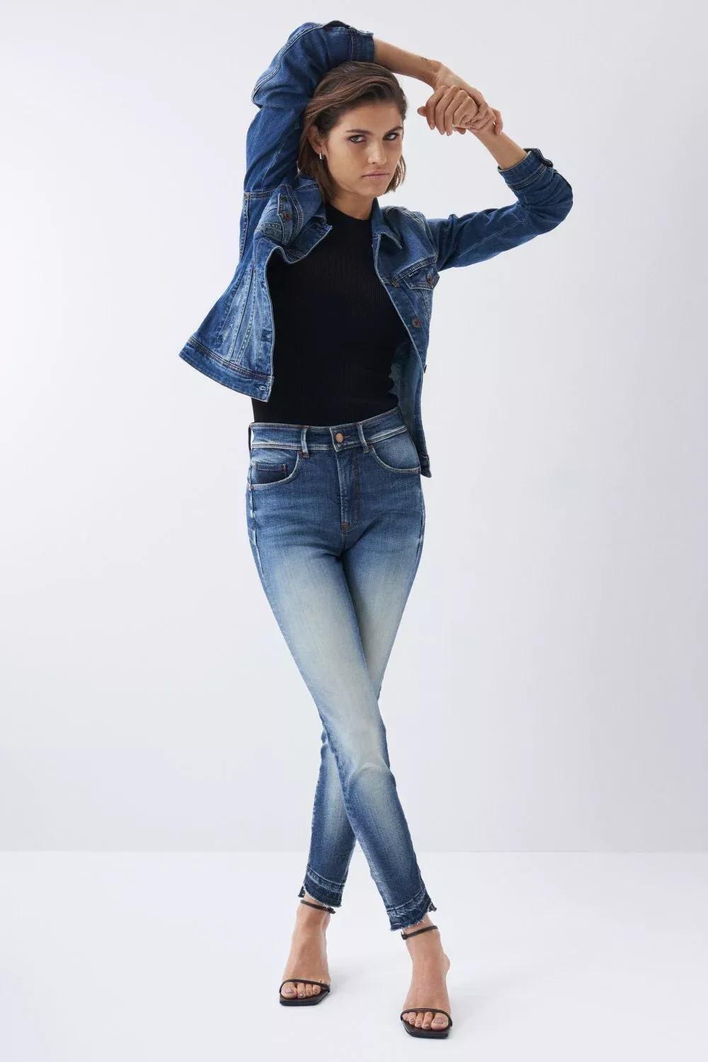 Salsa Jeans - Blue Secret Glamour Push In Capri Premium Wash Jeans