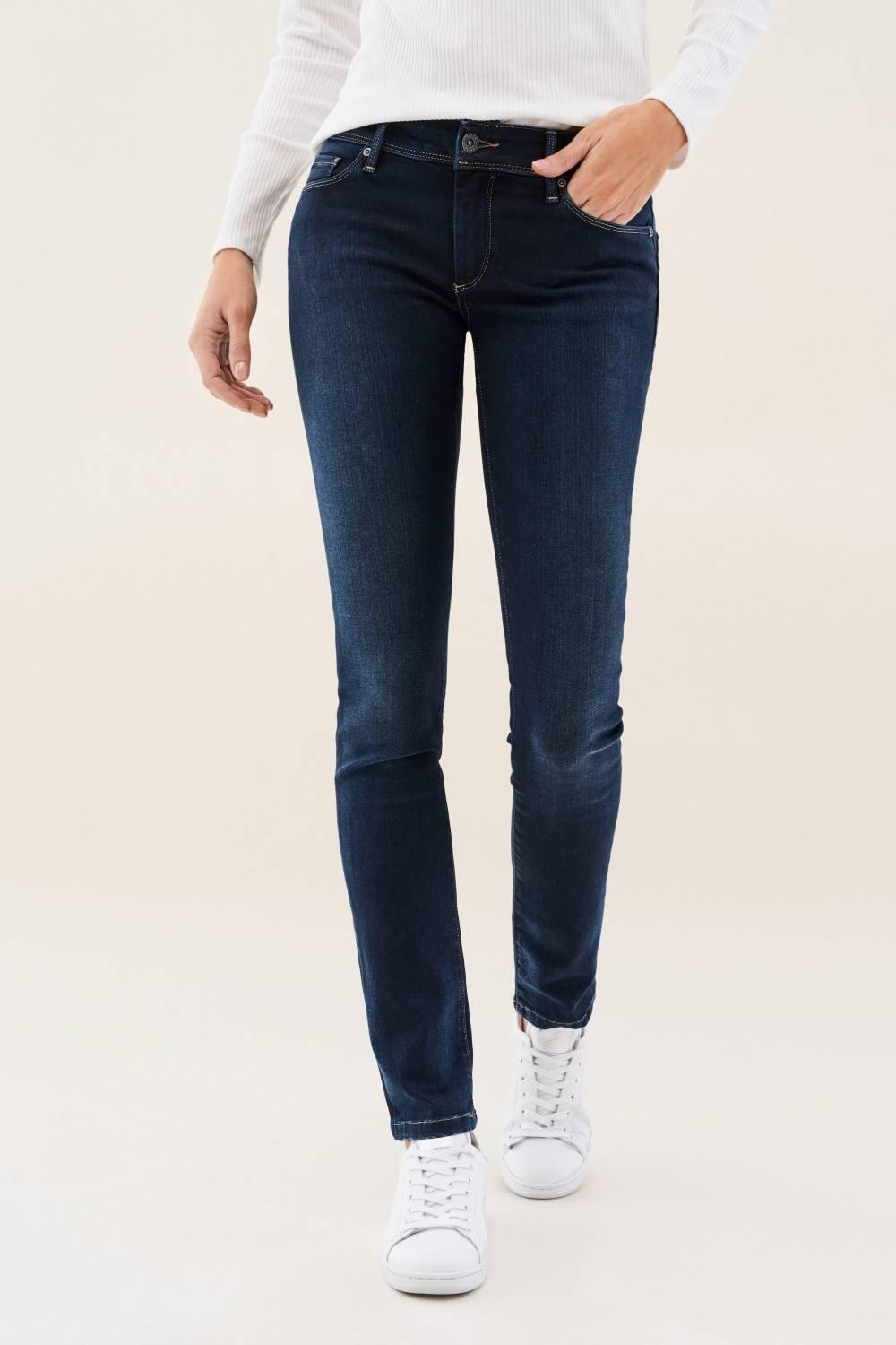 SECRET PUSH IN SKINNY DARK JEANS