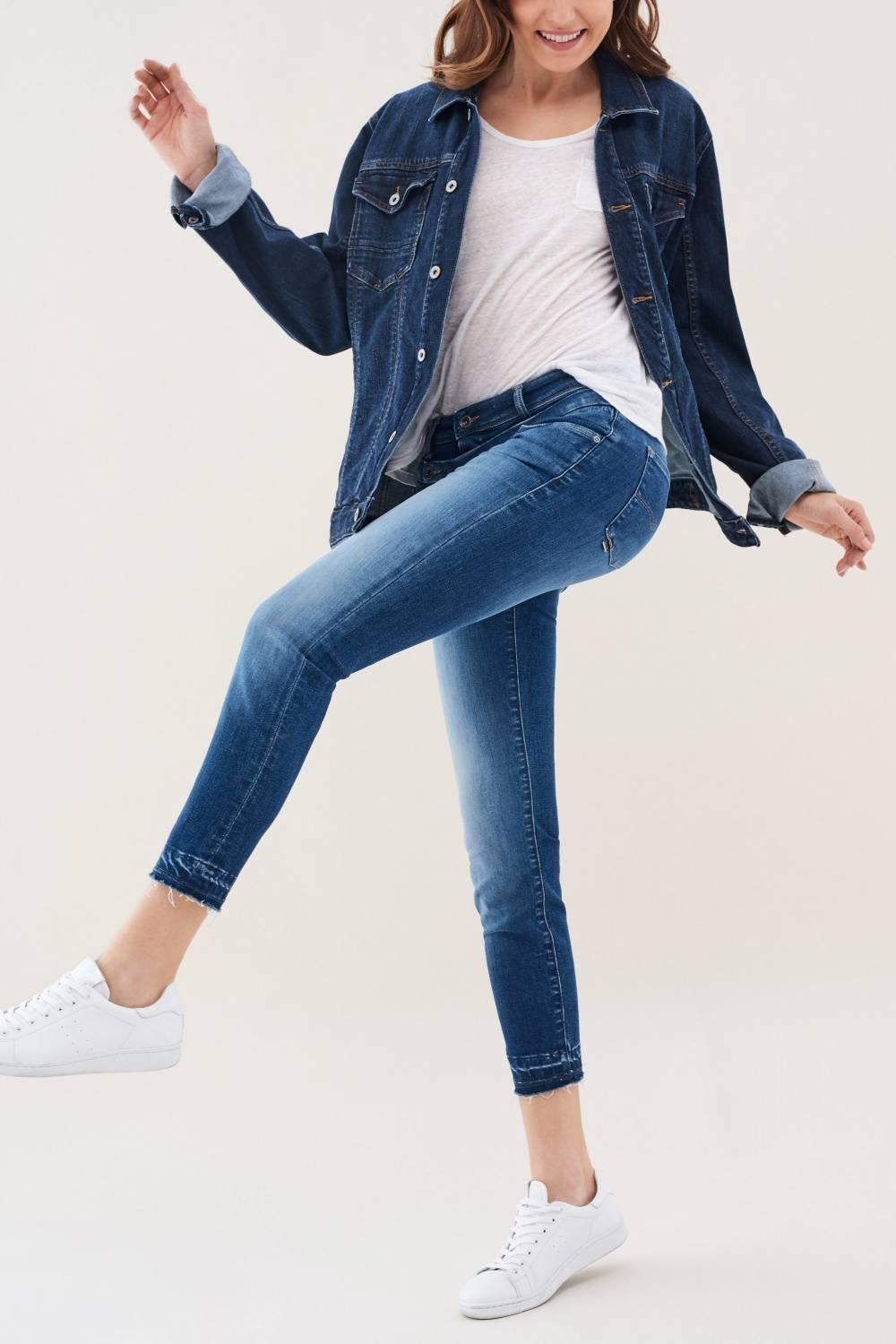 Hope Capri Maternity Jeans In Medium Rinse, Blue, large image number 8