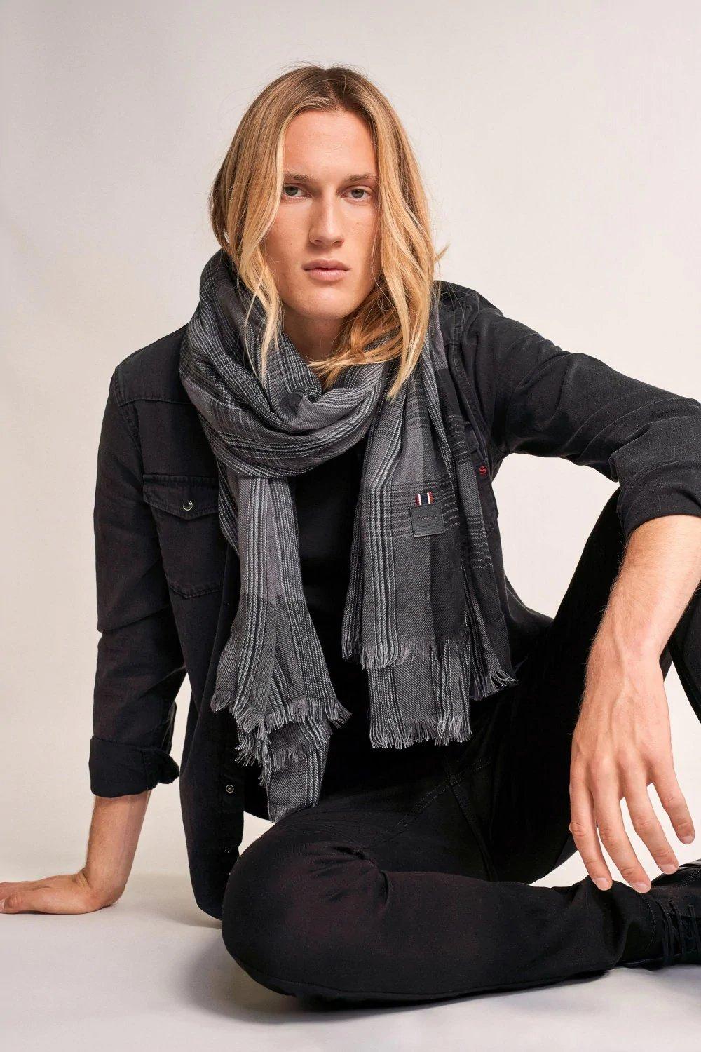 Black Soft Fine-Streaked Stripe Scarf, Men, , large image number 1