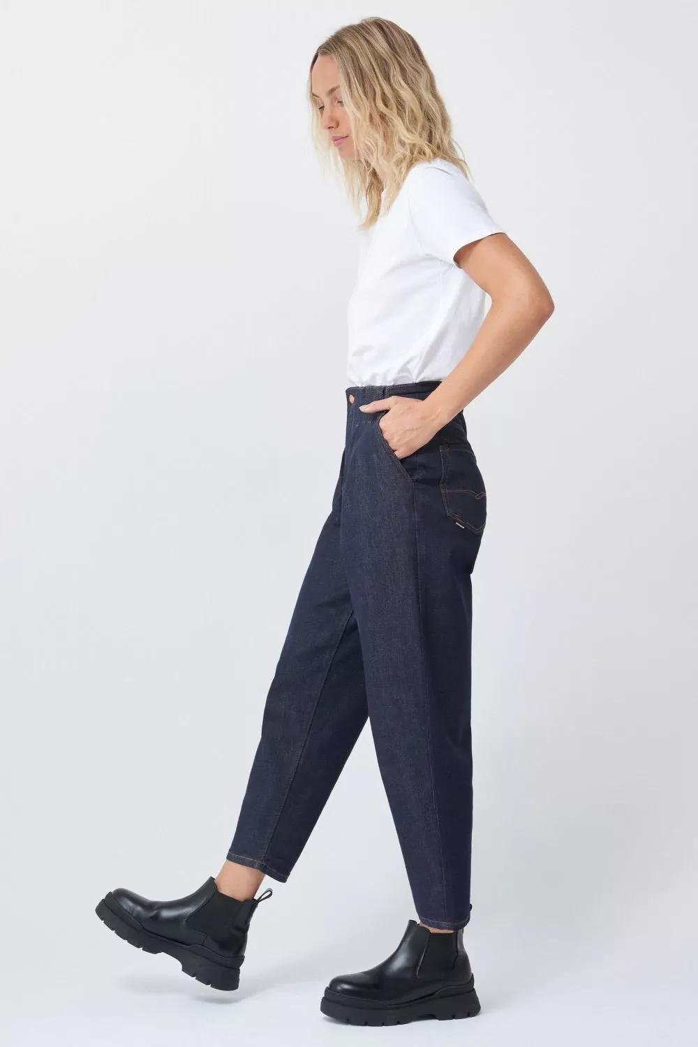 Blue Boyfriend Cropped Jeans, Blue, large image number 2
