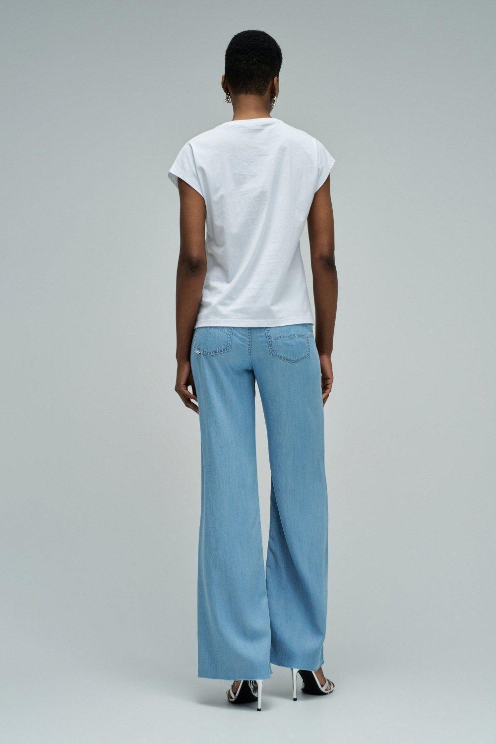 , White, large image number 3