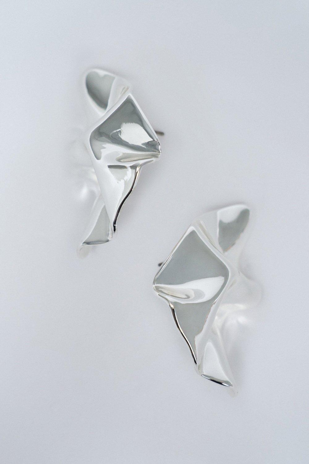 Wavy Earrings, Grey, medium