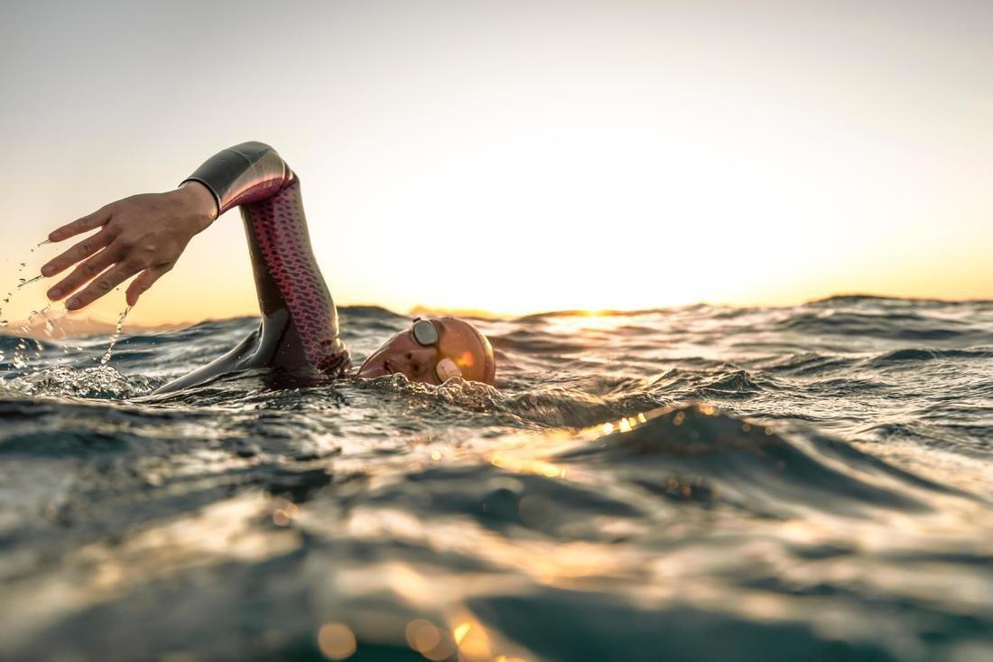 SWIMMING GOGGLES BFIT SMOKED LENSES - BLACK/WHITE, No Color, large image number 6