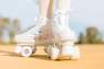 OXELO - أحذية تزلج رباعي 100 للصغار، أبيض مجسم، مقاس أوروبي 36