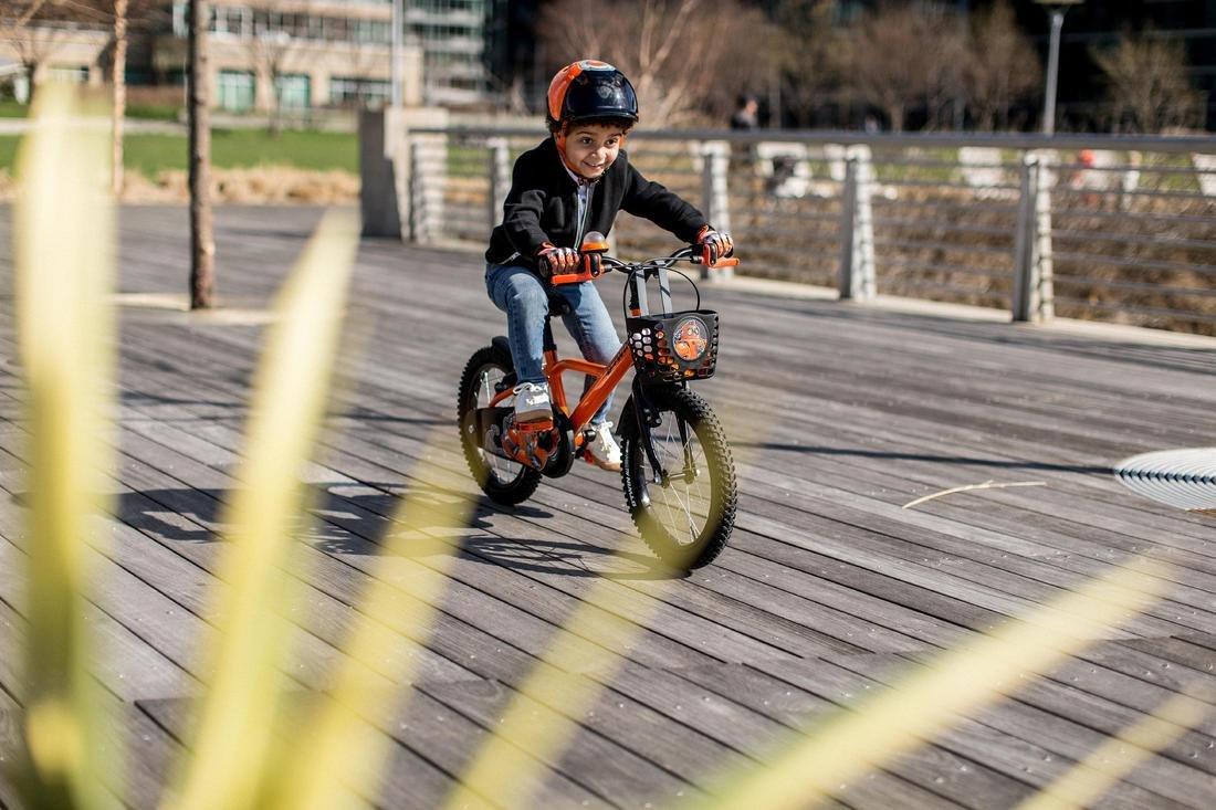 Kids 16-inch, chain guard, easy-braking bike, orange, No Color, medium