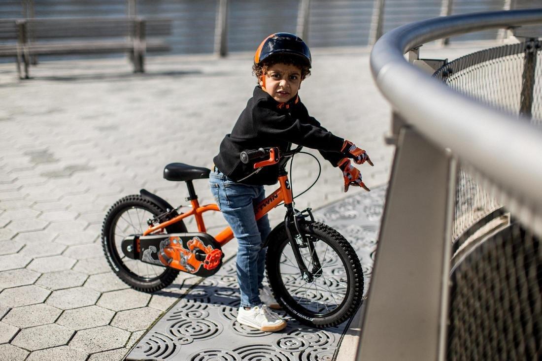 Kids 16-inch, chain guard, easy-braking bike, orange, No Color, medium