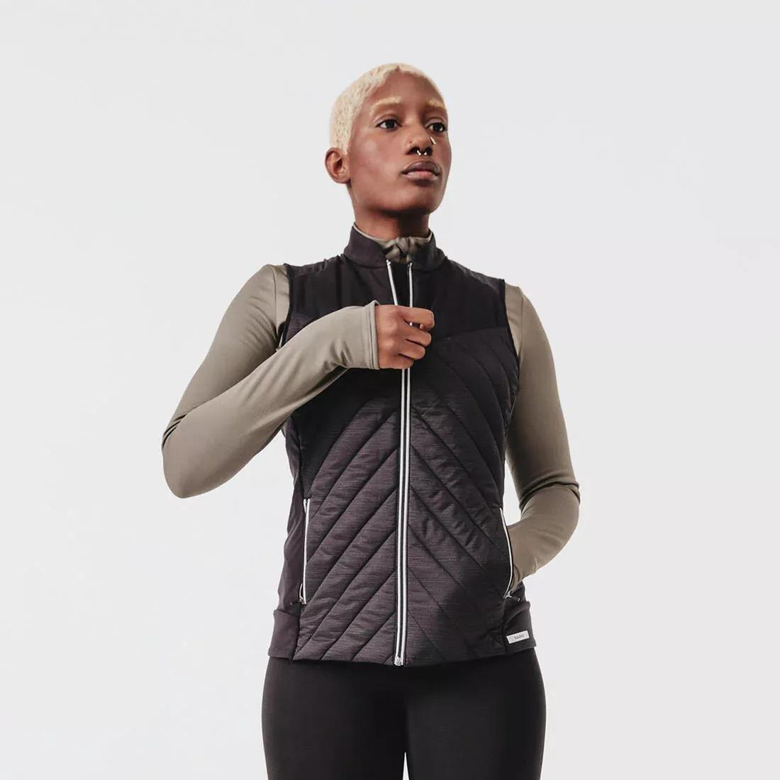 KIPRUN--SLEEVELESS RUN WARM BL ACK, , large image number 0