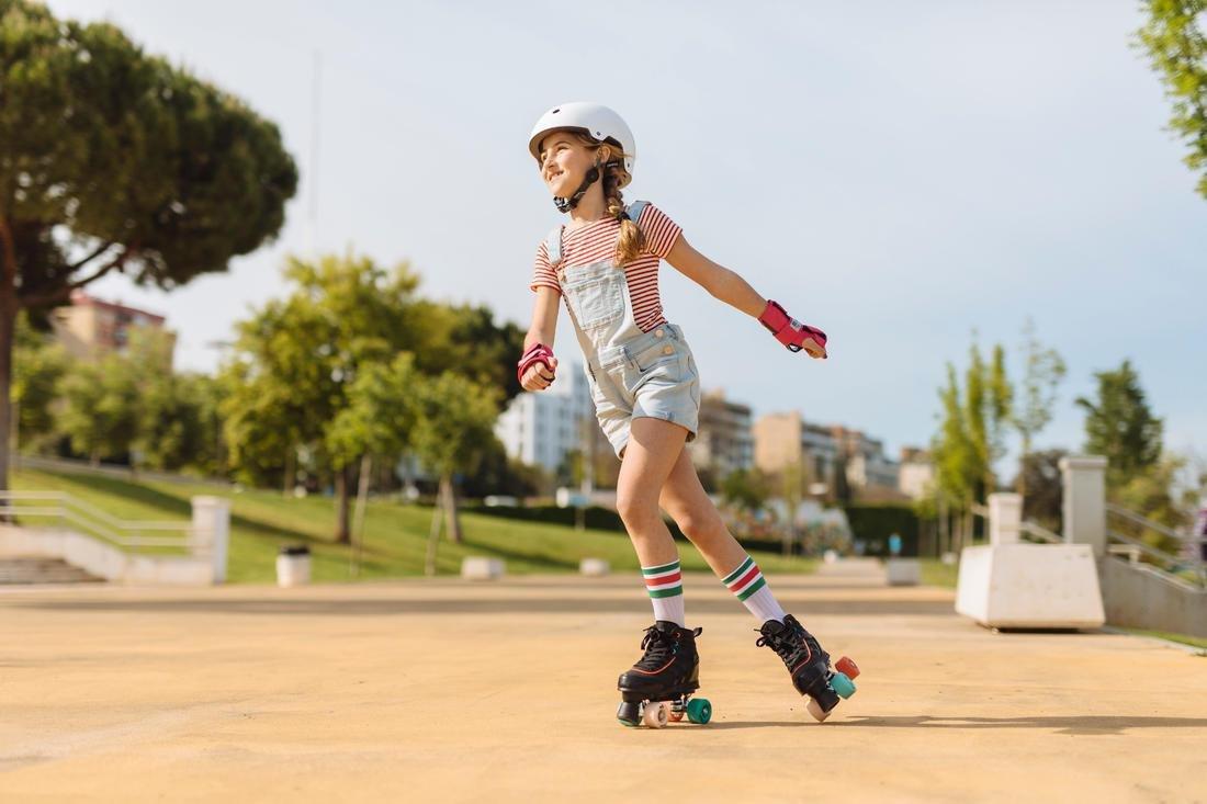 OXELO - 100 Jr Quad Roller Skates -  Holographic, Black