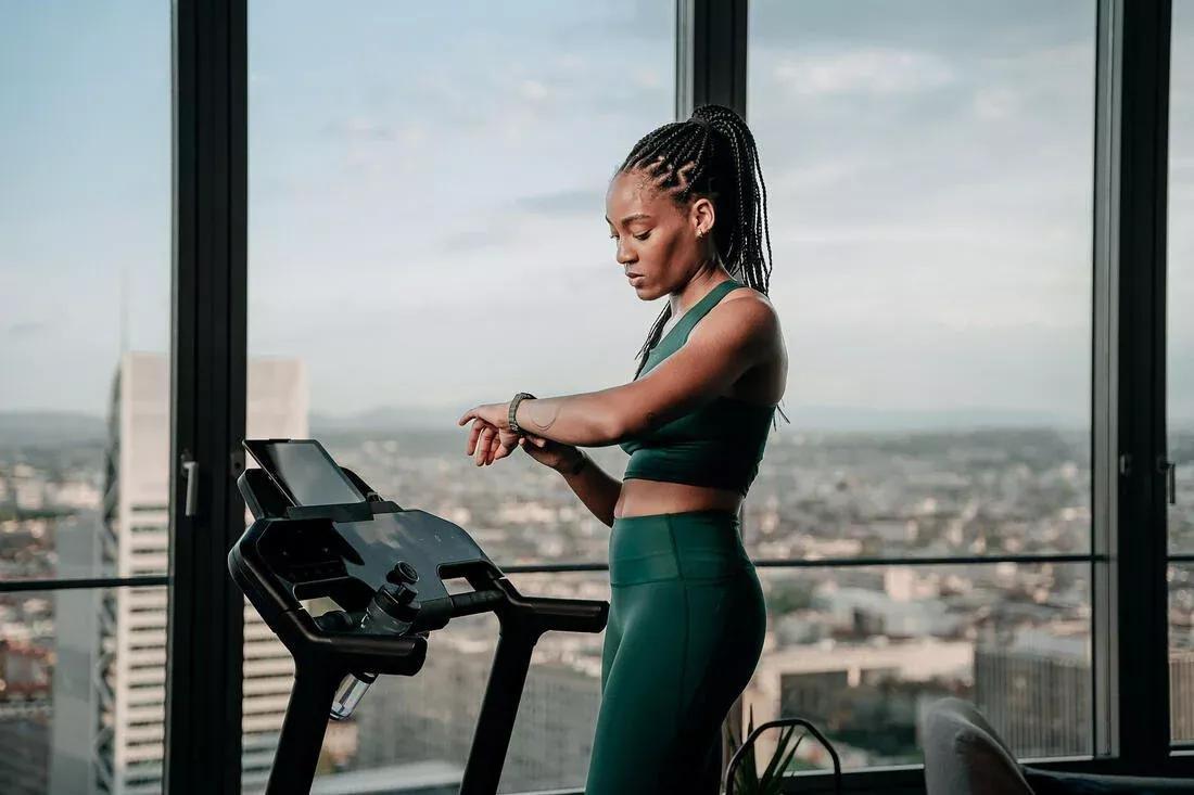 Smart Folding 10% Motorised Incline Treadmill - RUN500, No Color, large image number 13