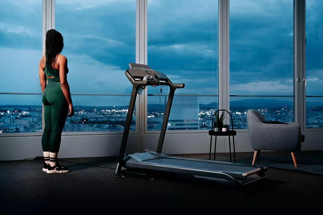 Smart Folding 10% Motorised Incline Treadmill - RUN500, No Color, large image number 14