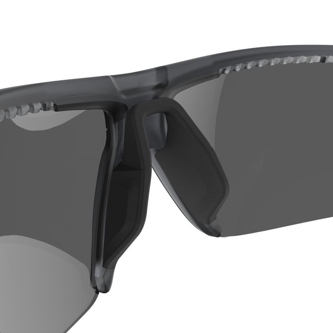 Adult, Polarised Category 4 Hiking Sunglasses, MH590, Black, No Color, large image number 4