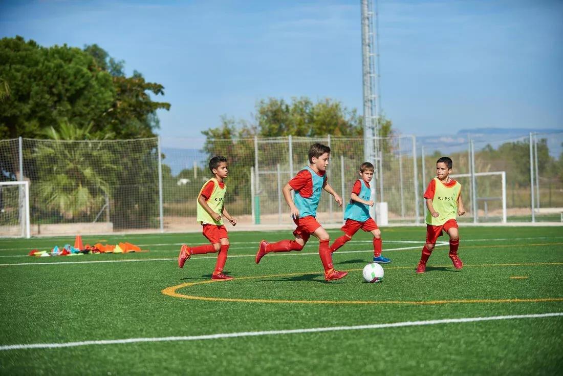 Kids Football Shorts F100, Red, No Color, large image number 6