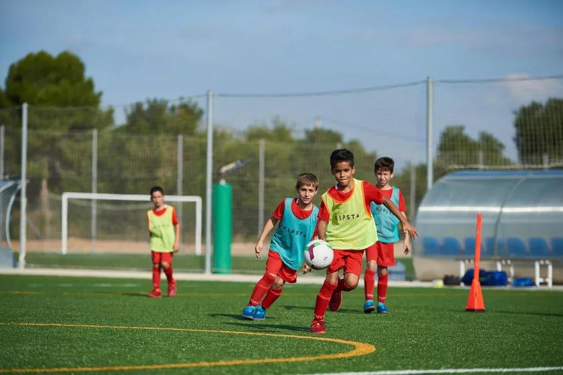 Kids Football Shorts F100, Red, No Color, large image number 9