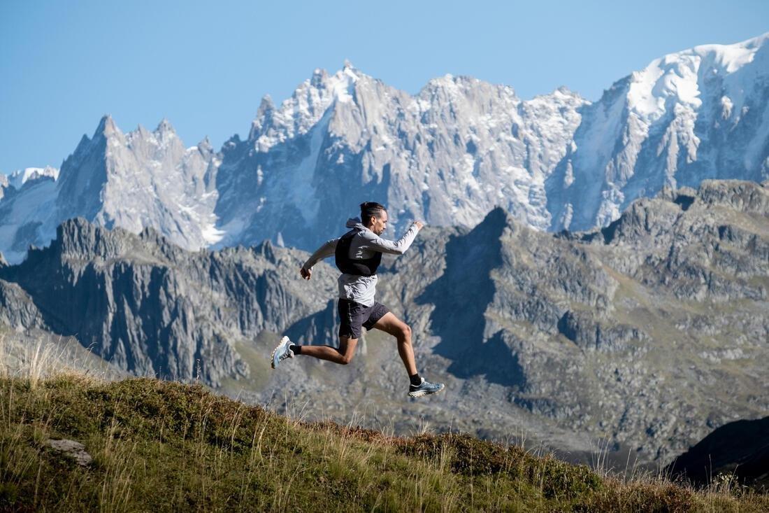 CARBON GREY 10 L BLACK UNISEX TRAIL RUNNING BAG - SOLD WITH 1 L WATER BLADDER, No Color, large image number 10