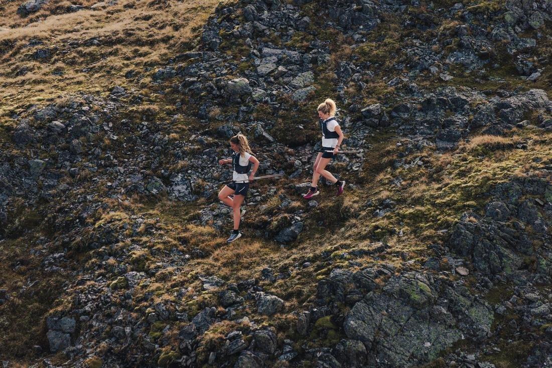 CARBON GREY 10 L BLACK UNISEX TRAIL RUNNING BAG - SOLD WITH 1 L WATER BLADDER, No Color, large image number 11