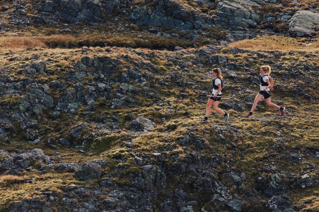 CARBON GREY 10 L BLACK UNISEX TRAIL RUNNING BAG - SOLD WITH 1 L WATER BLADDER, No Color, large image number 12