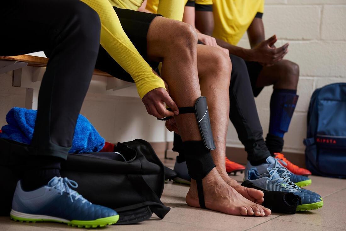 Kids Football Shin Pads F140, Black, No Color, large image number 3