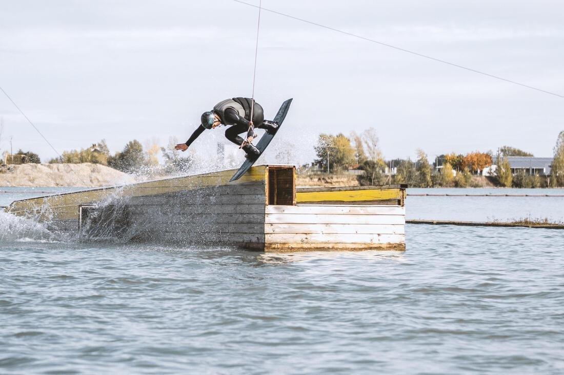 KHAKI MEN'S WAKEBOARDING BUOYANCY AID IMPACT VEST 500 (50 NEWTONS), No Color, large image number 6