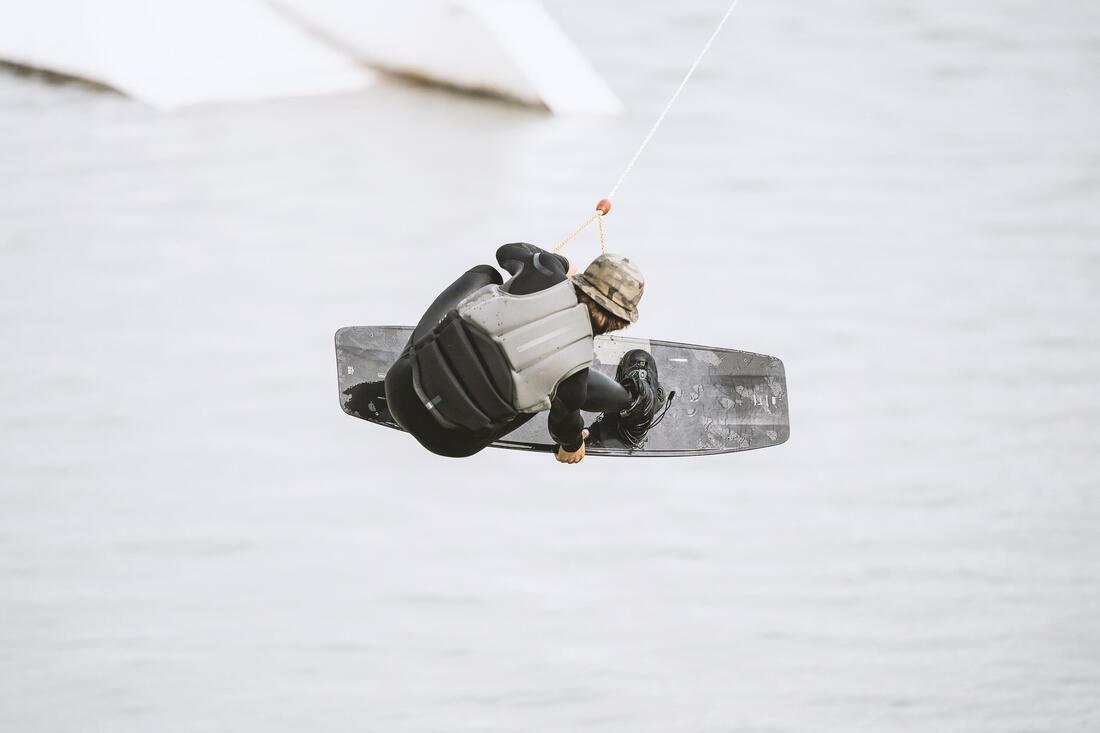 KHAKI MEN'S WAKEBOARDING BUOYANCY AID IMPACT VEST 500 (50 NEWTONS), No Color, large image number 12