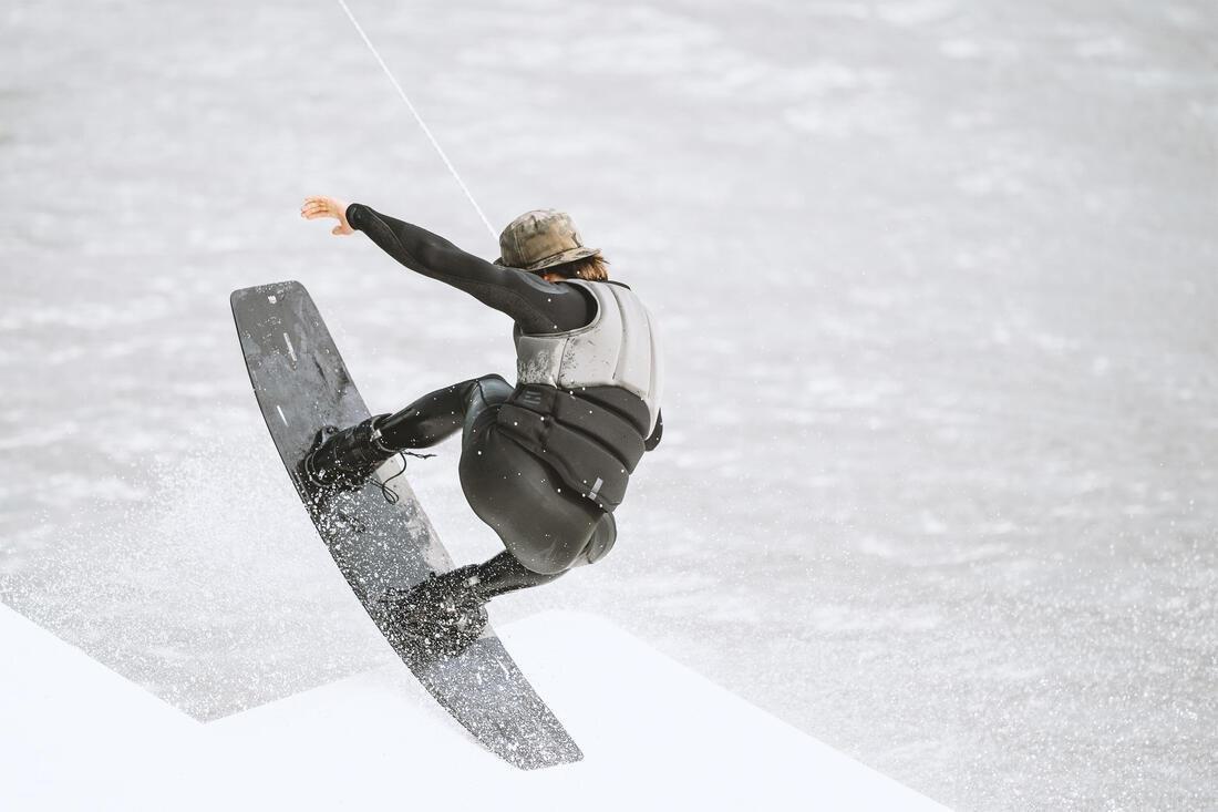 KHAKI MEN'S WAKEBOARDING BUOYANCY AID IMPACT VEST 500 (50 NEWTONS), No Color, large image number 13