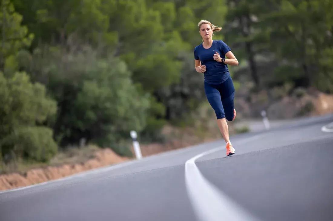 Women Running And Trail Seamless T-Shirt - Kiprun Run 500 Comfort, Blue, , large image number 7