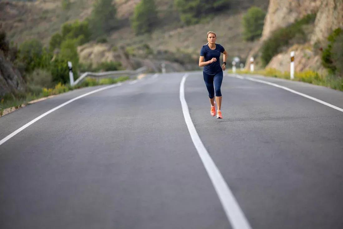 Women Running And Trail Seamless T-Shirt - Kiprun Run 500 Comfort, Blue, No Color, large image number 8