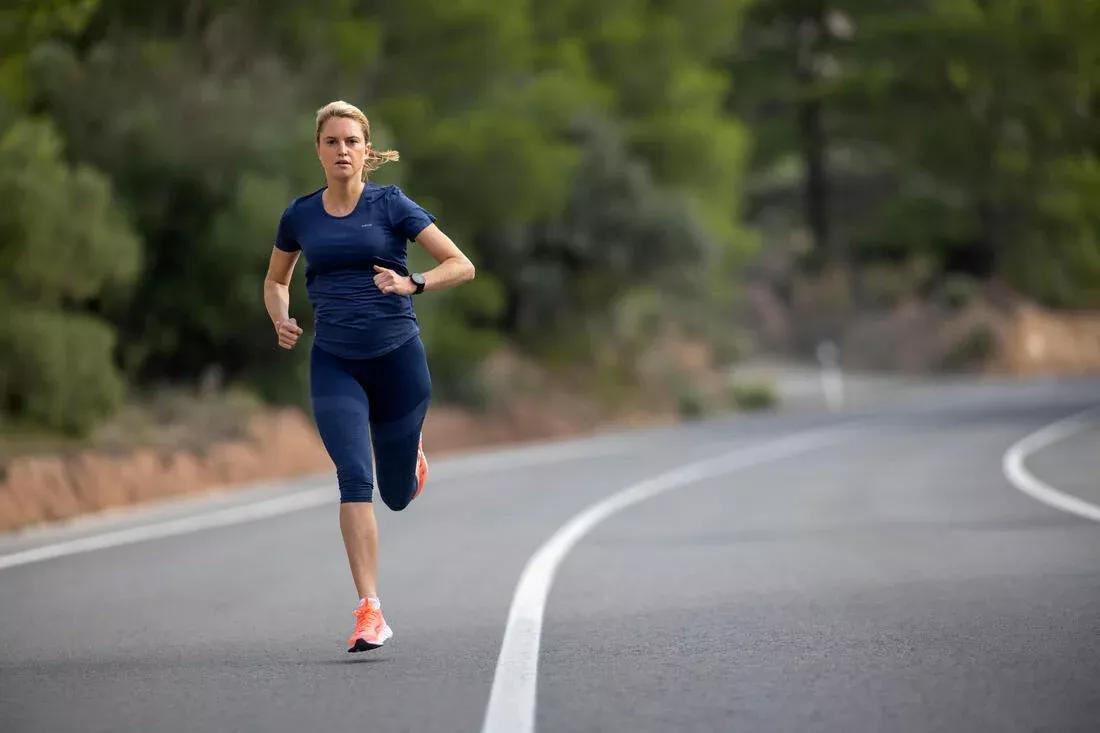Women Running And Trail Seamless T-Shirt - Kiprun Run 500 Comfort, Blue, , large image number 10
