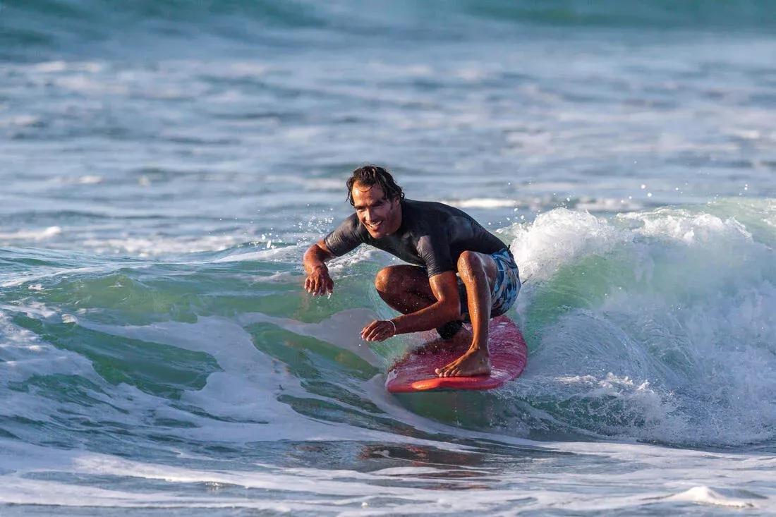 Men Surfing 500 Short-Sleeved Anti-Uv T-Shirt Top Palmeraie, Black, No Color, large image number 8