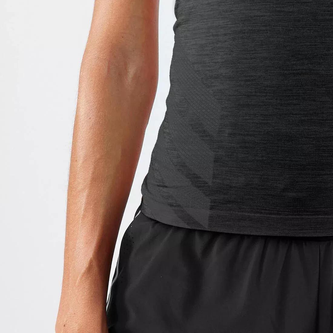 Women Seamless Running&Trail Running T-Shirt - Kiprun Run 500 Comfort Slim, Black, No Color, large image number 6