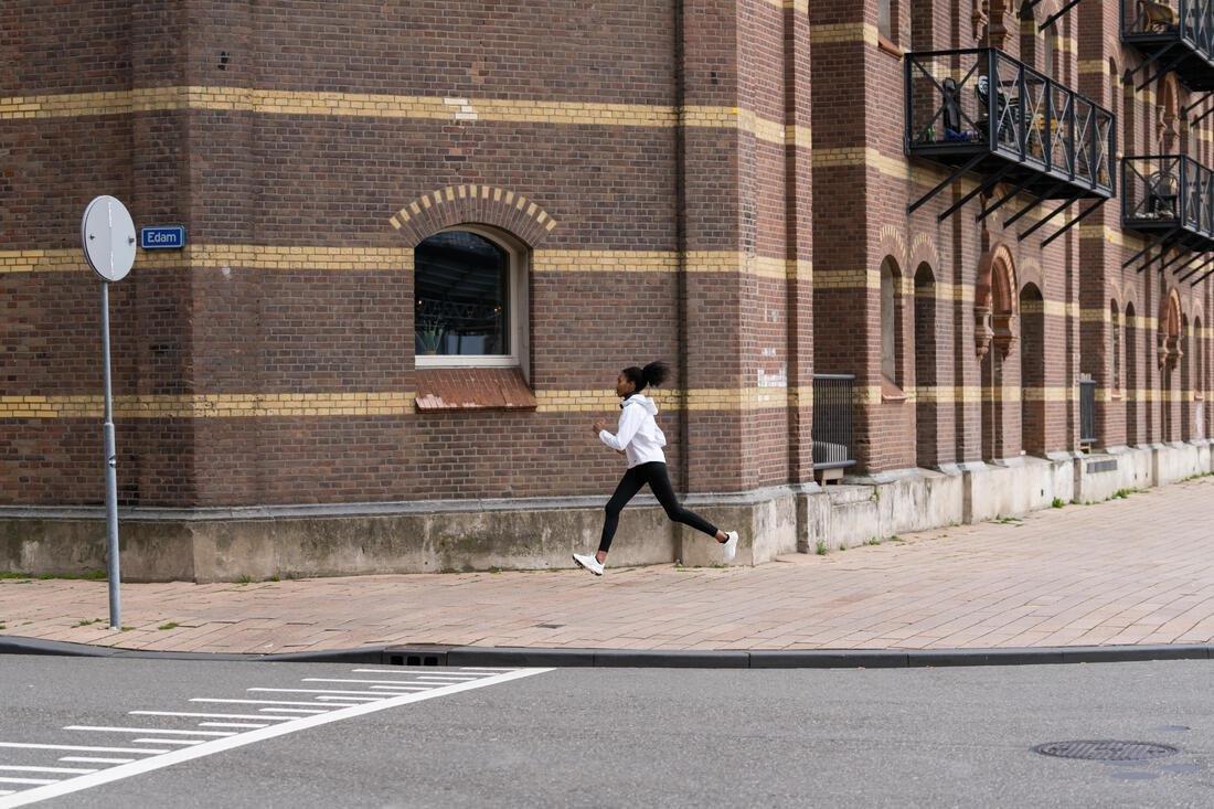 ULTRA WHITE Women's Waterproof Running Jacket - KIPRUN Run 100 Rain - White, 5401_000, medium