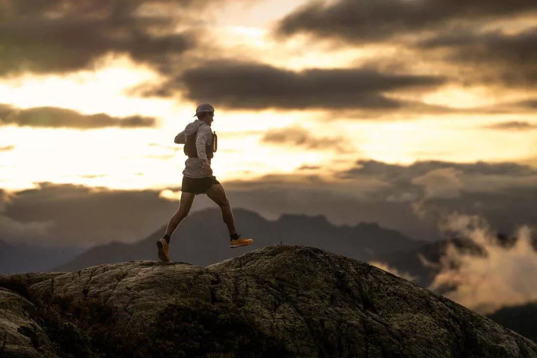 Men's Comfort Split Running Shorts - Kiprun Run 500, Black, No Color, large image number 5