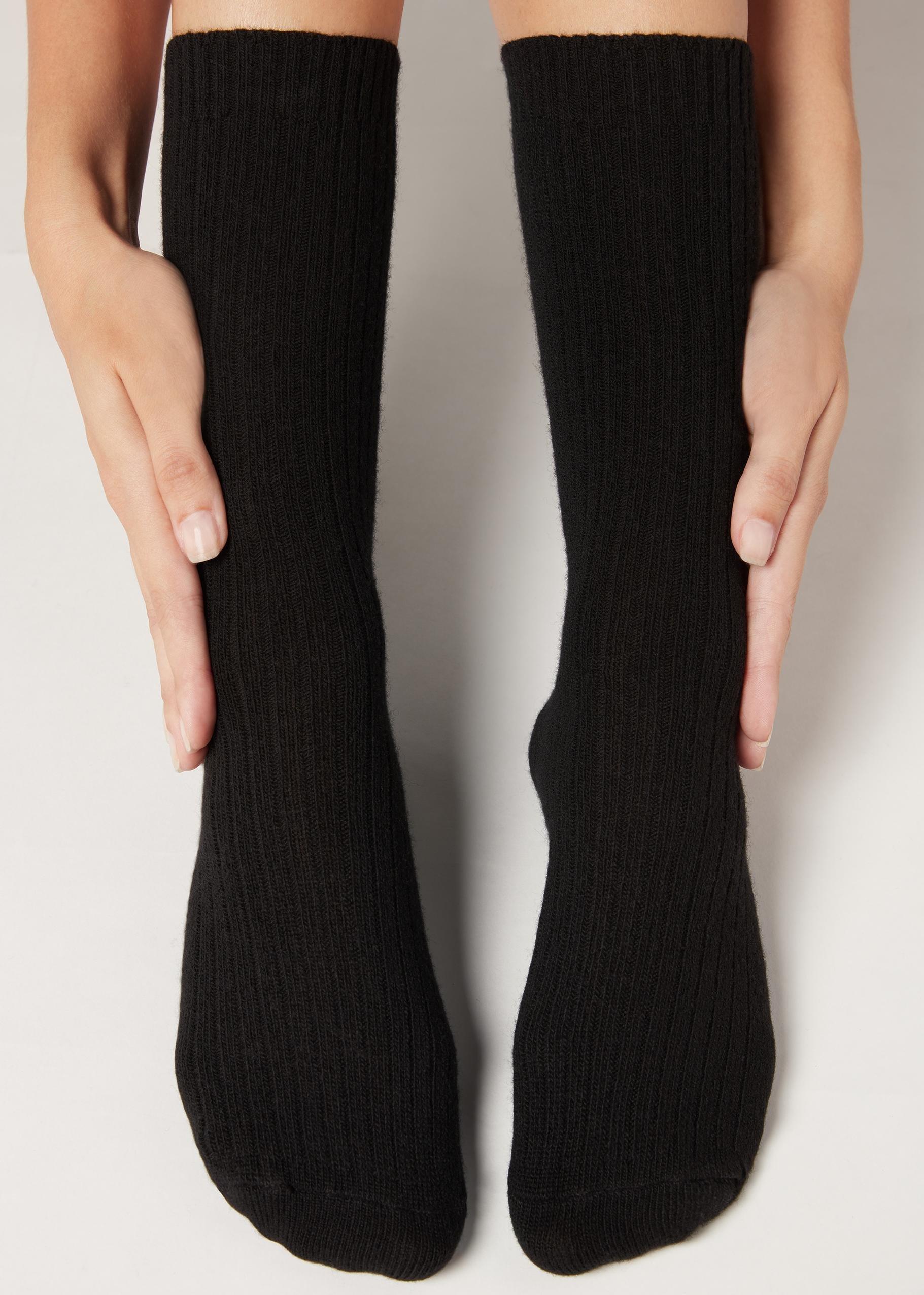 Black Short Ribbed Socks, Black, large image number 1