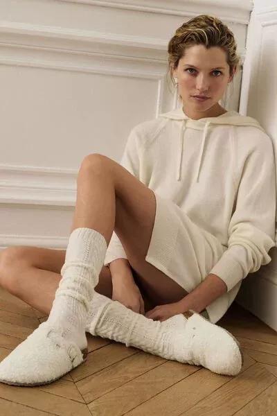 White Puffy Soft Indoor Slippers, 5501_544D, large image number 0