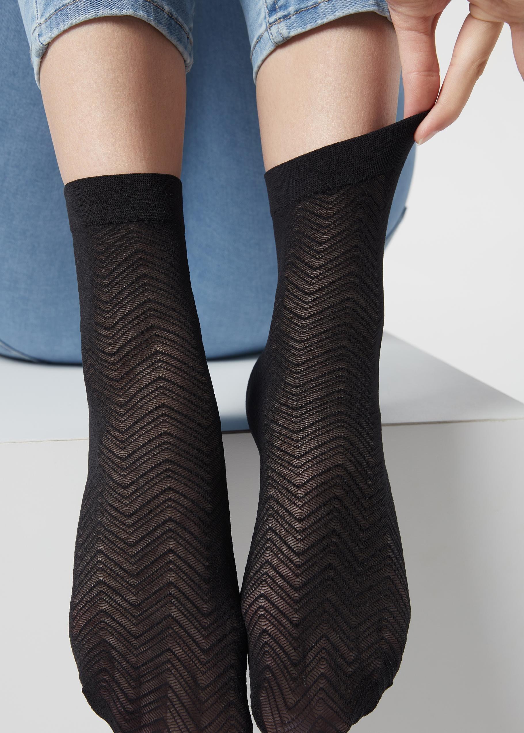 Black Chevron Patterned Fishnet Socks, Women - One-Size, , large image number 0