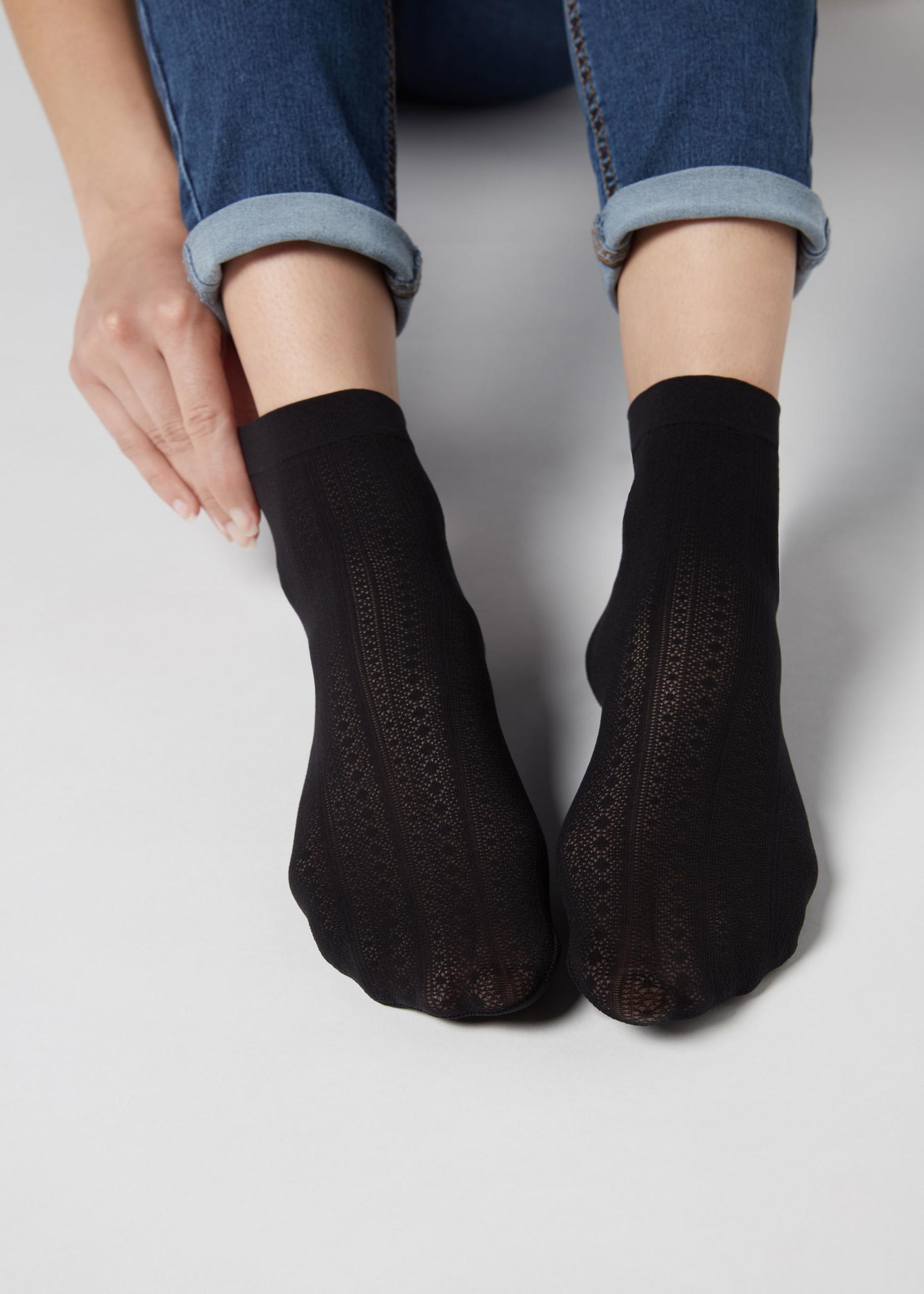 Black Vertical Pattern Patterned Fishnet Socks, Women - One-Size, , large image number 1