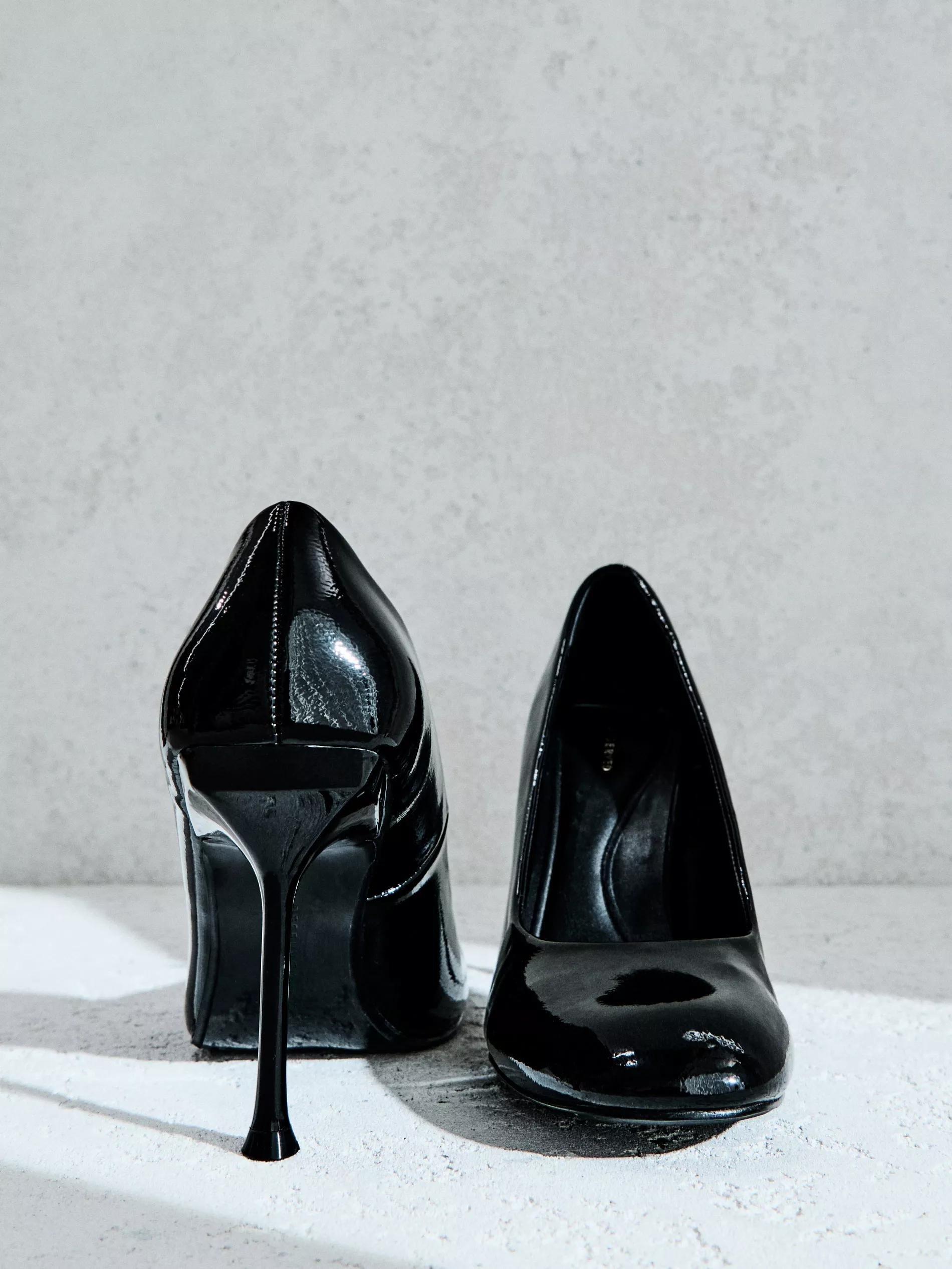 Black Round Toe Pumps, , large image number 10