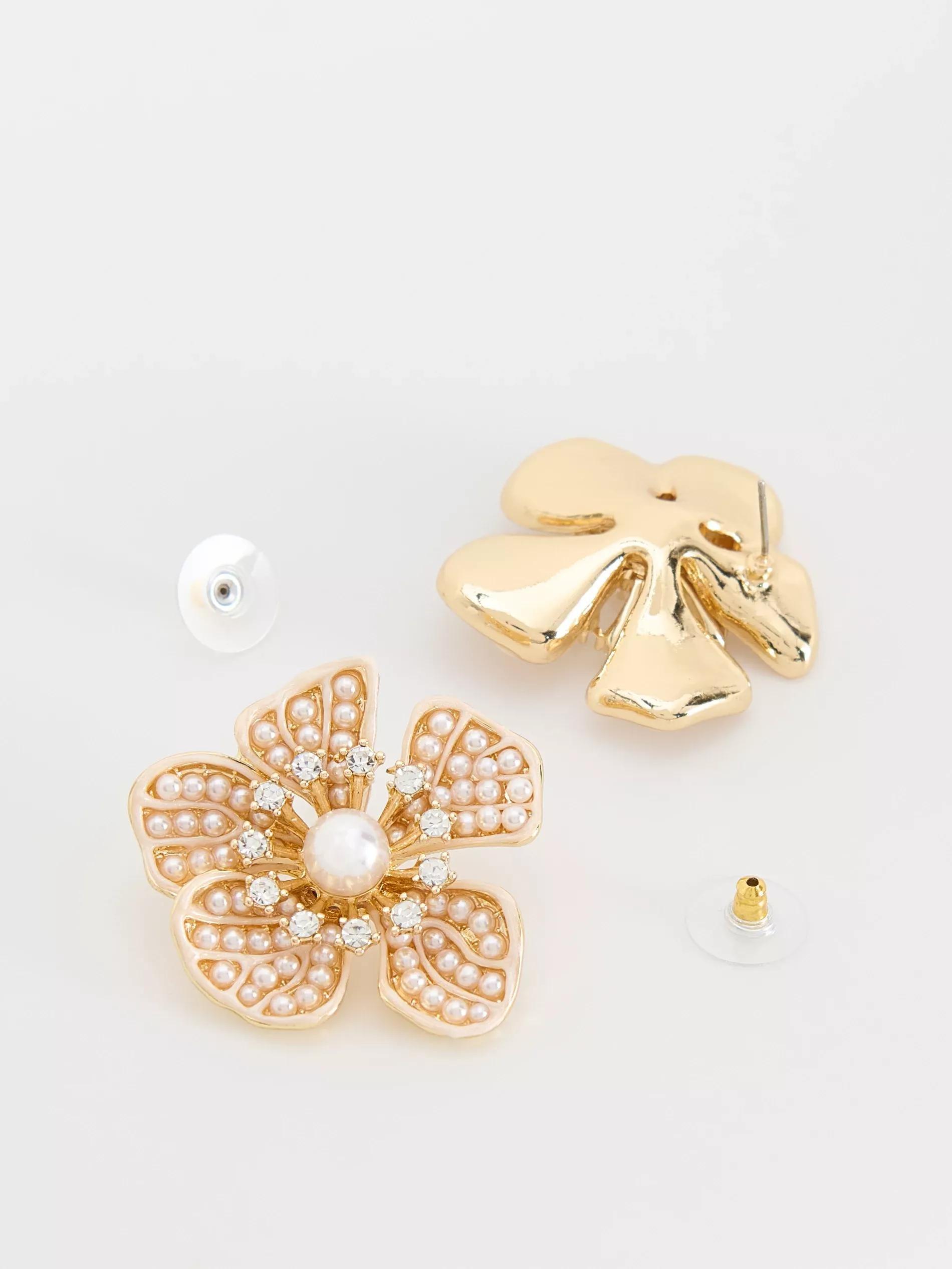 Cream Flower-Shaped Earrings, Ivory, large image number 2
