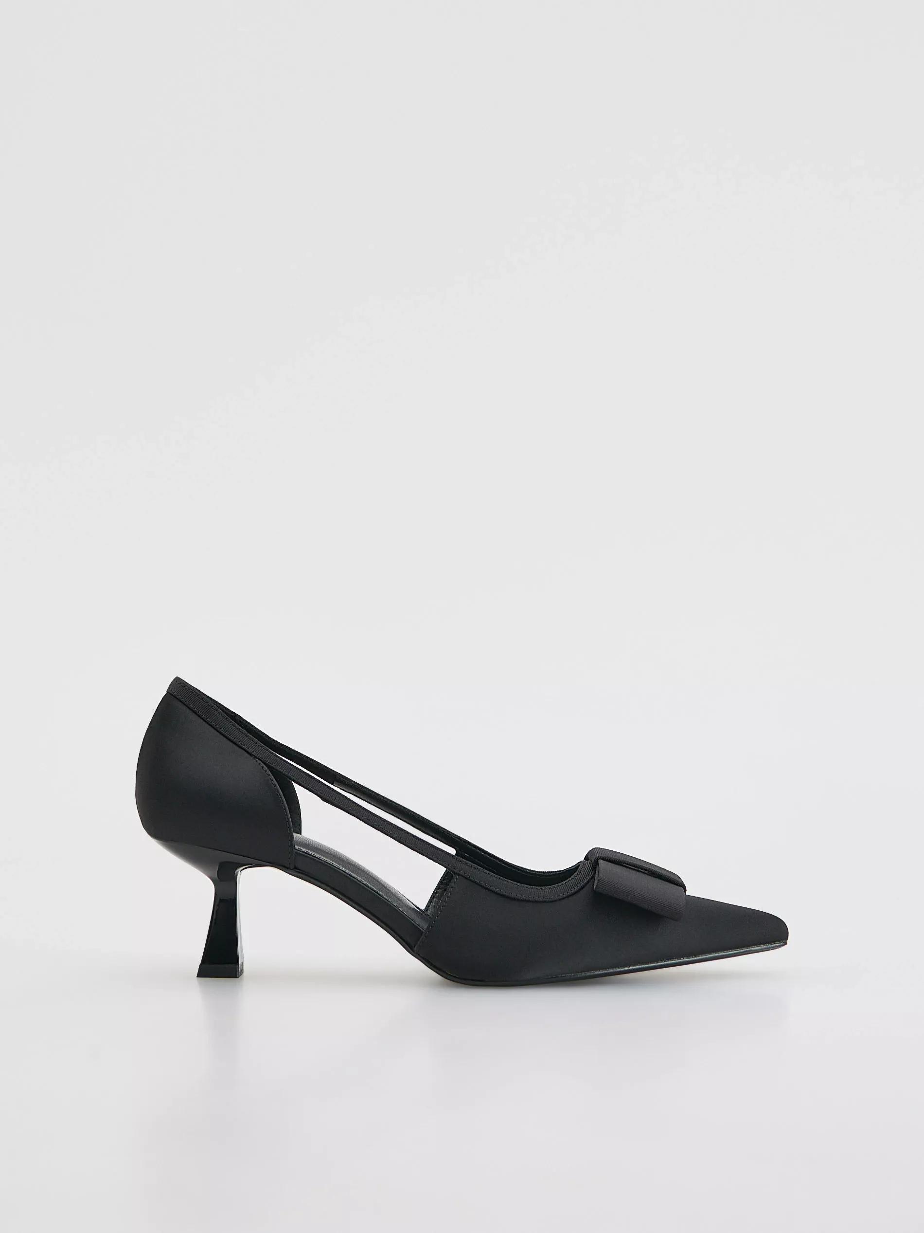 BLACK Pumps with bow detail, , large image number 0