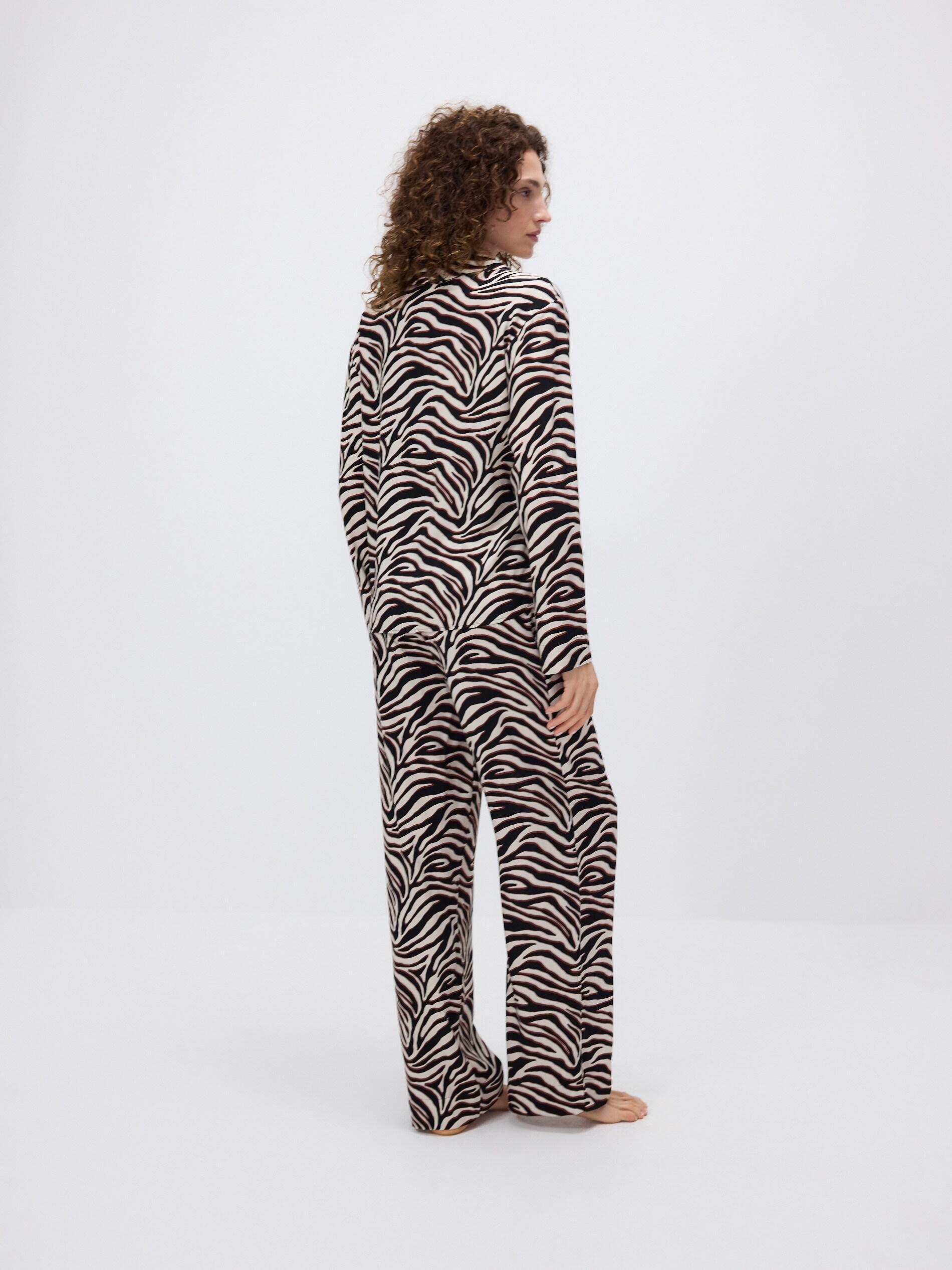 Black Two Piece Pyjama Set With Animal Print, Black, large image number 3